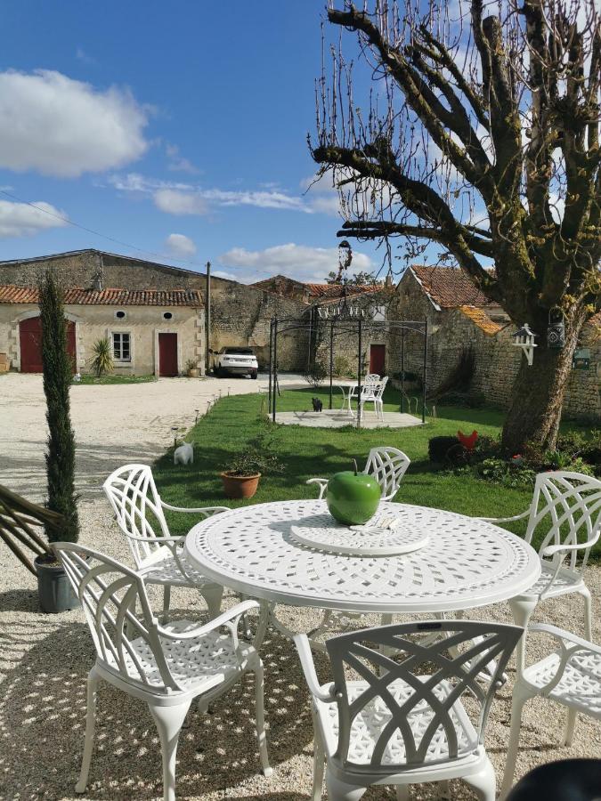 Au Domaine De Gigie Bed & Breakfast Chervettes Luaran gambar